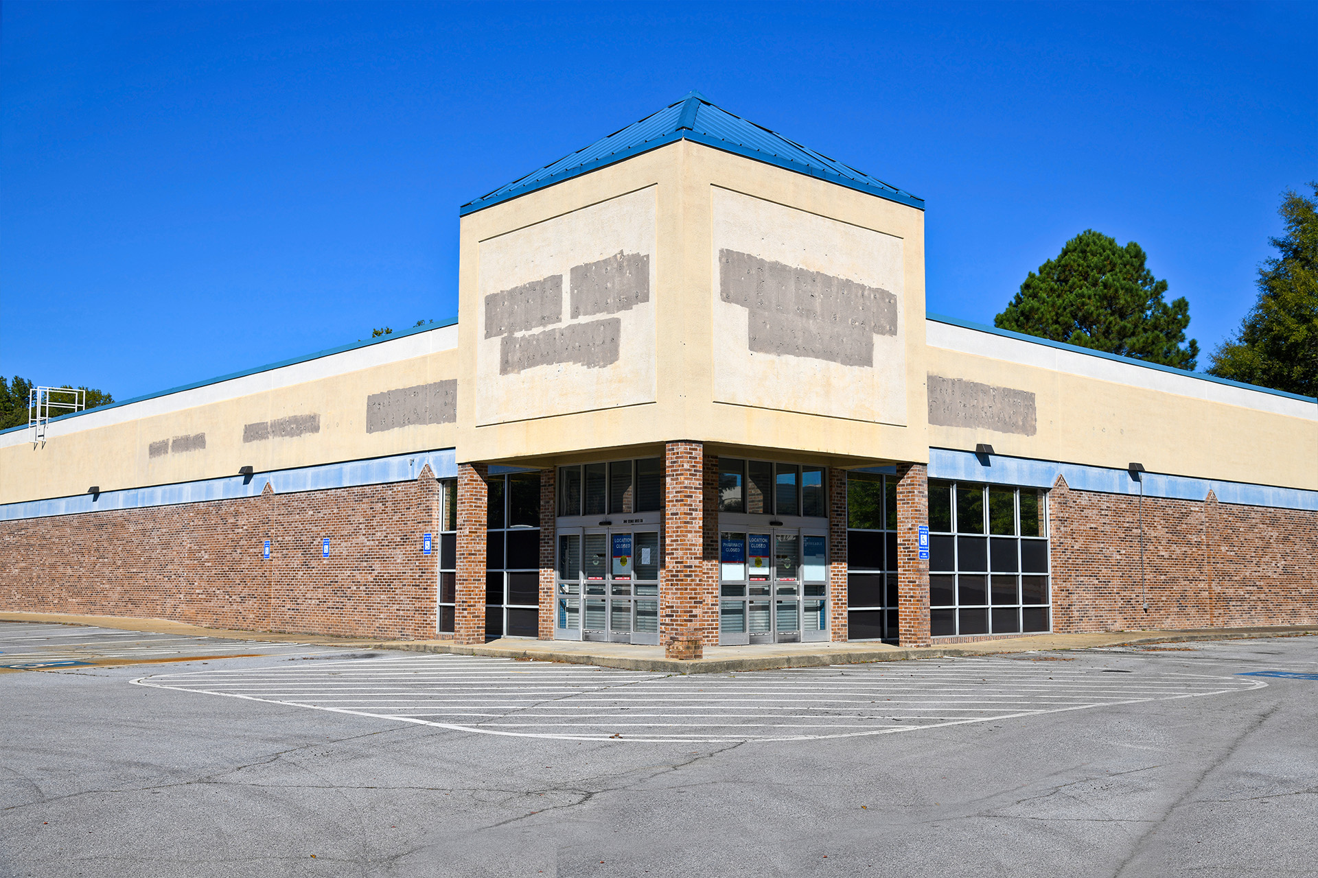 economic downturn retail building empty