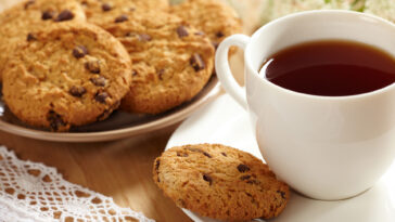 A cup of tea and some cookies