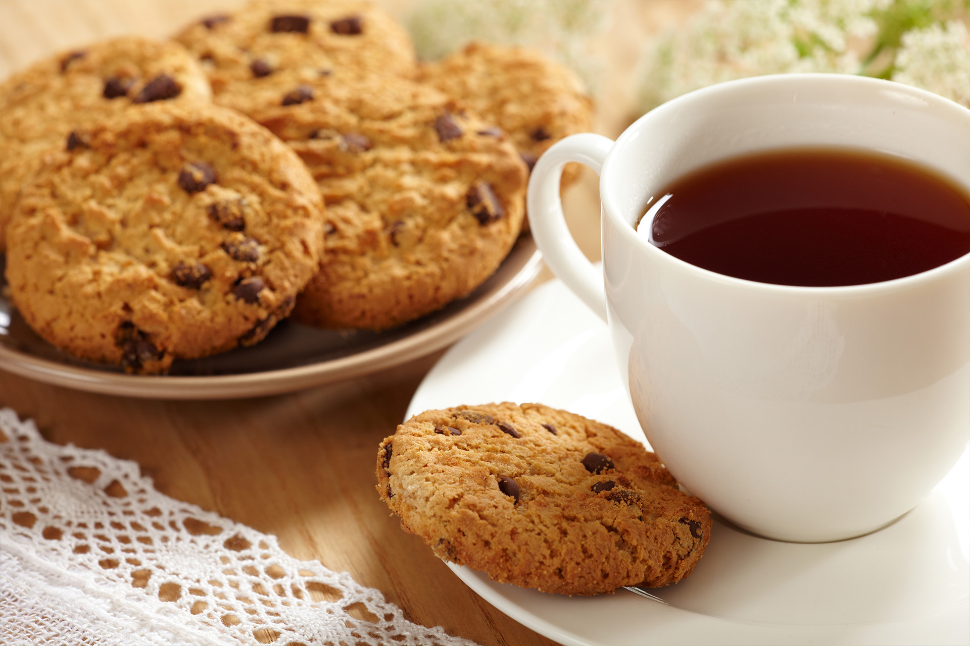 A cup of tea and some cookies